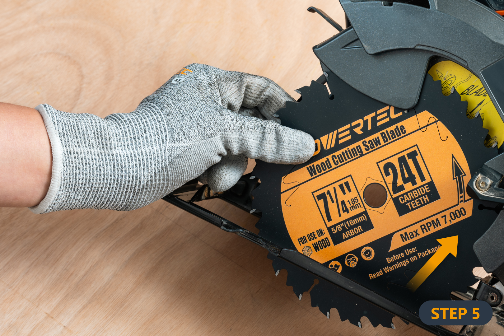 mount the new circular saw blade